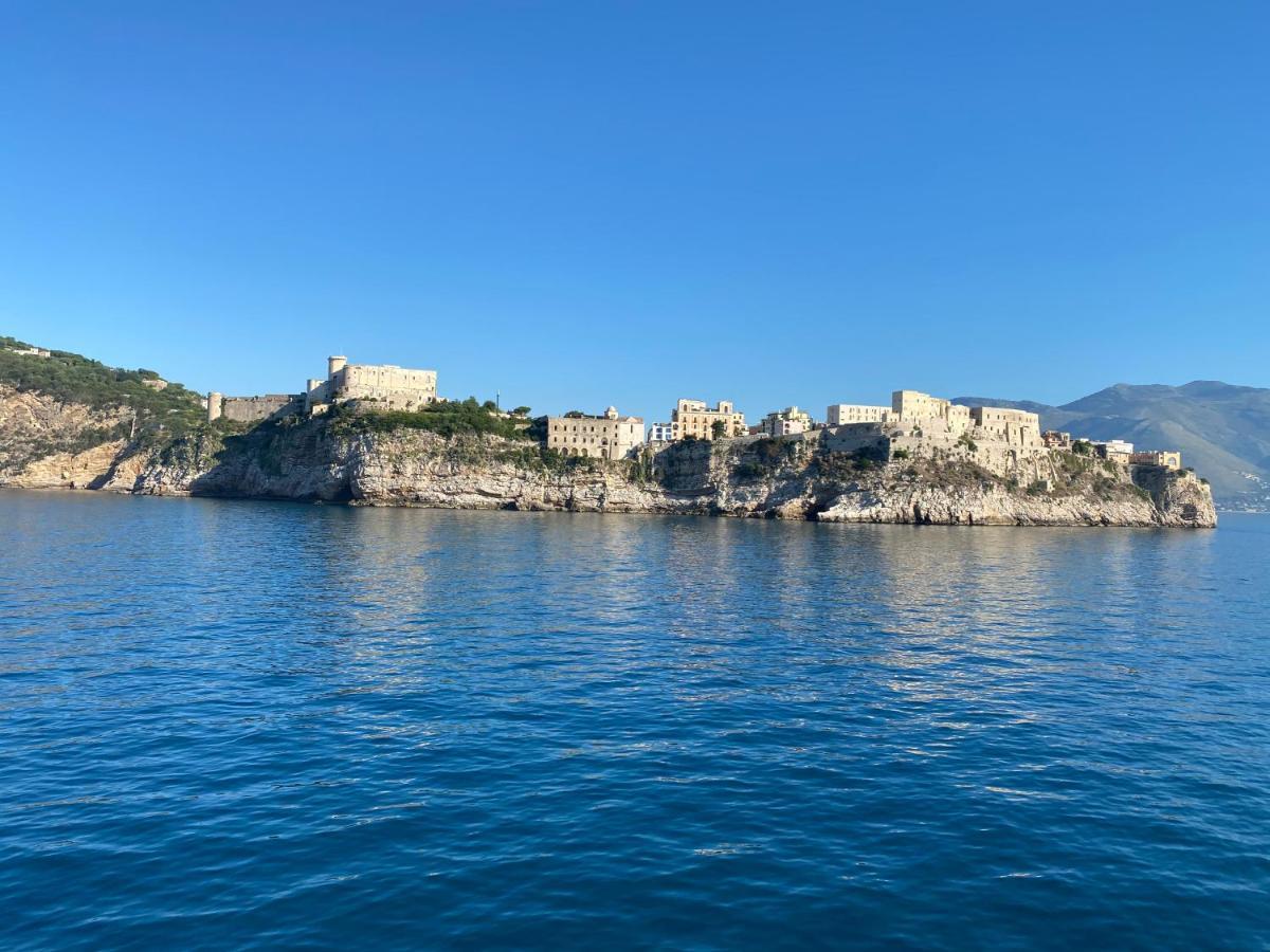 New Luxus Apartment In Gaeta With Sea View On Harbour Exterior foto