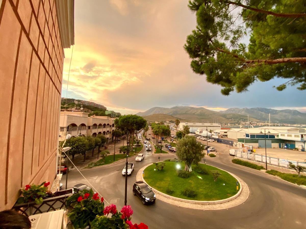 New Luxus Apartment In Gaeta With Sea View On Harbour Exterior foto