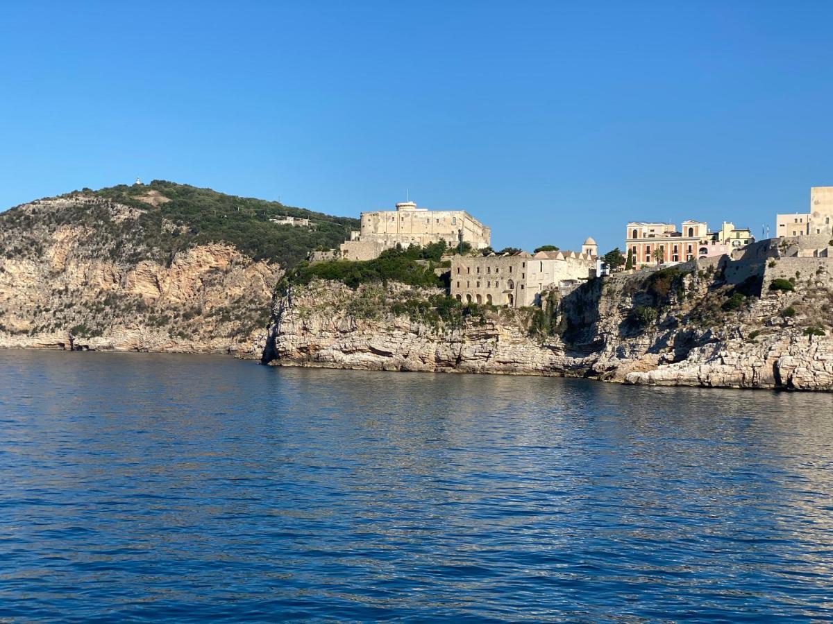 New Luxus Apartment In Gaeta With Sea View On Harbour Exterior foto